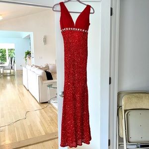 Sherri Hill Sequin Red Gown PERFECT FOR CHRISTMAS OR NYE